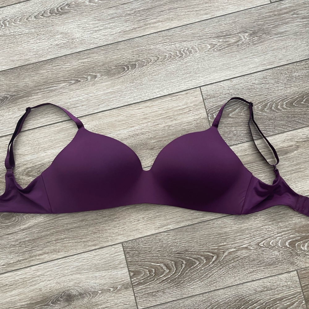 Never worn VS lightly lined t shirt bra 36 DDD
